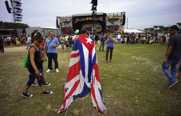 Taburete se dirige a los "tontos de Twitter" y se lía buena