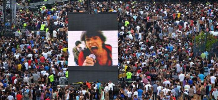 Taburete se dirige a los "tontos de Twitter" y se lía buena