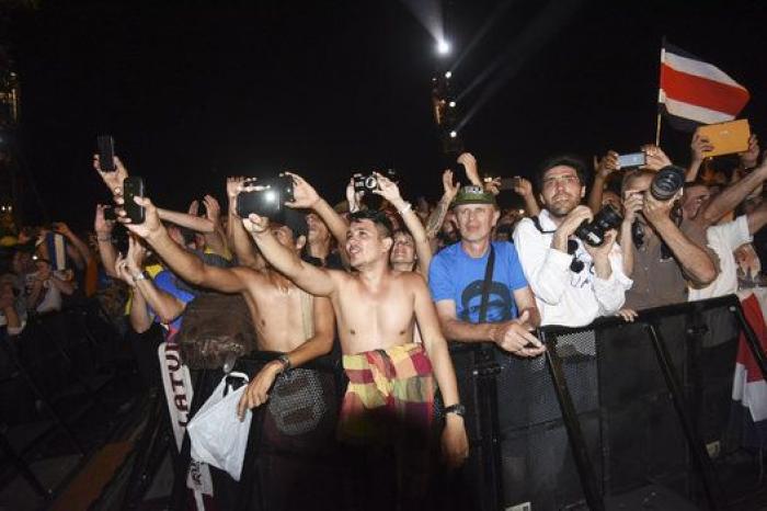 Taburete se dirige a los "tontos de Twitter" y se lía buena