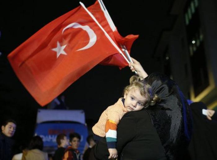 Elecciones en Turquía: los islamistas de Erdogan pierden la mayoría absoluta (VÍDEO, FOTOS)