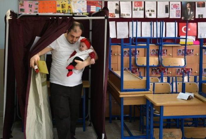 Elecciones en Turquía: los islamistas de Erdogan pierden la mayoría absoluta (VÍDEO, FOTOS)