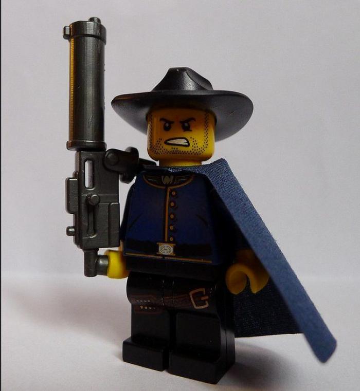 Un chico convierte su currículum en una pieza de Lego