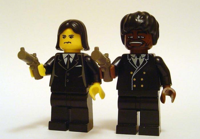 Un chico convierte su currículum en una pieza de Lego