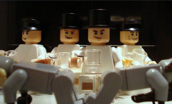 Un chico convierte su currículum en una pieza de Lego