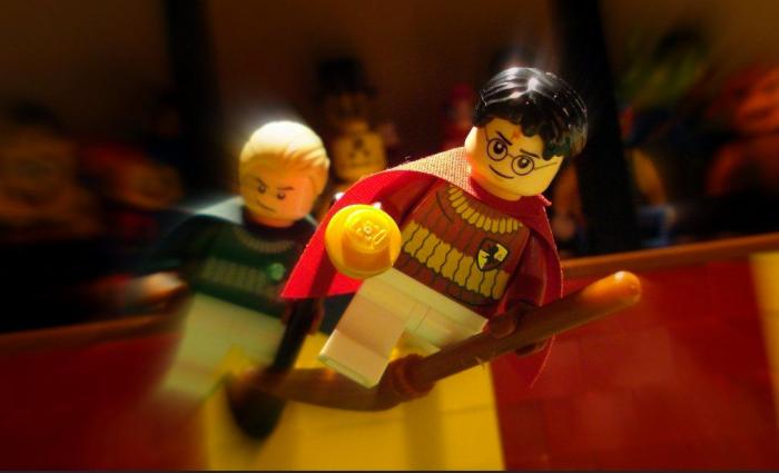 Un chico convierte su currículum en una pieza de Lego