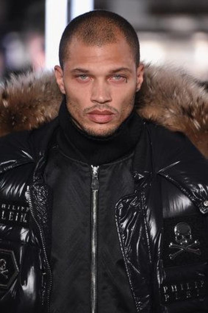 Jeremy Meeks, conocido como el preso más guapo, debuta sobre la pasarela