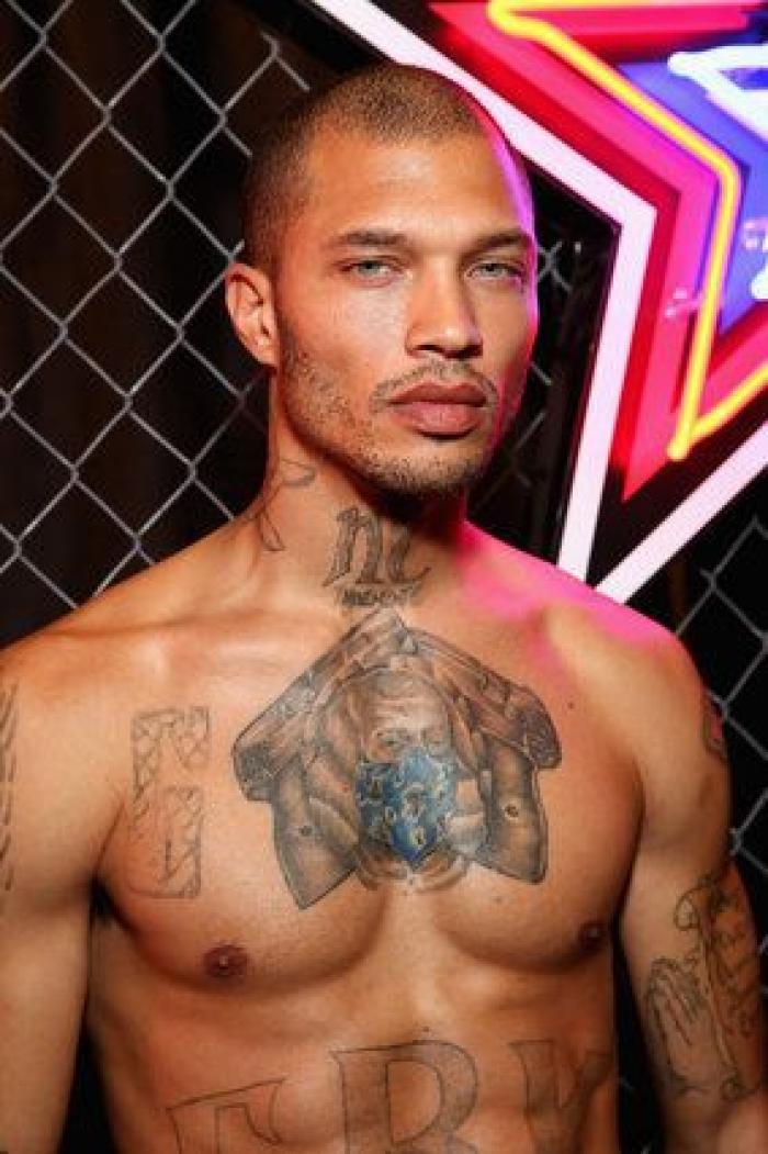 Jeremy Meeks, conocido como el preso más guapo, debuta sobre la pasarela