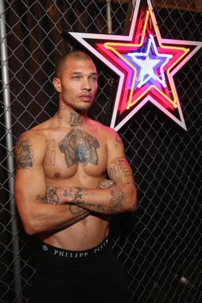 Jeremy Meeks, conocido como el preso más guapo, debuta sobre la pasarela