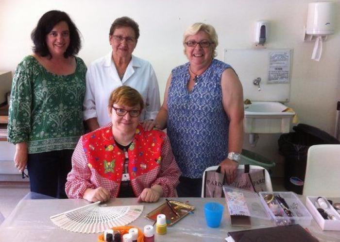 Josefa, 75 años y alumna de la universidad popular: "Me mantiene ocupada y con la cabeza activa"