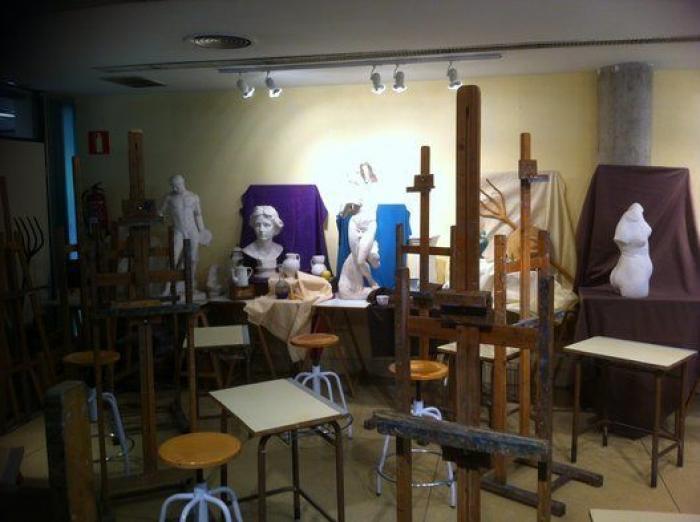 Josefa, 75 años y alumna de la universidad popular: "Me mantiene ocupada y con la cabeza activa"