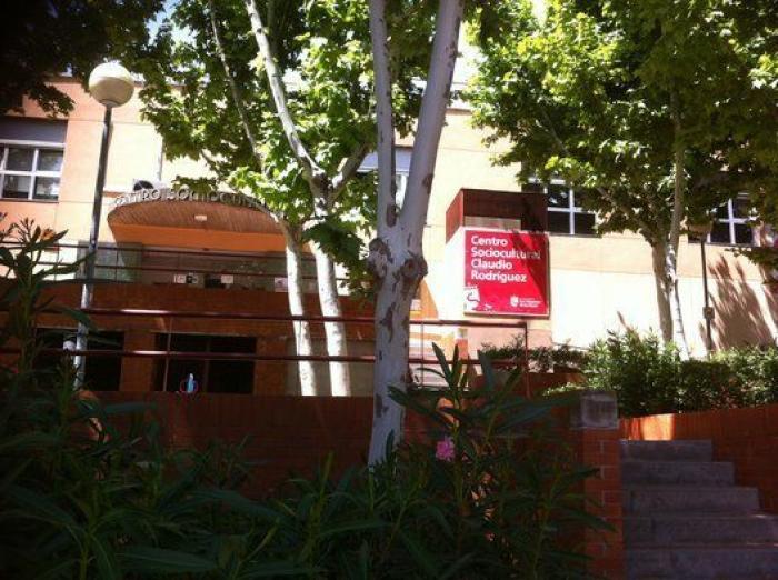 Josefa, 75 años y alumna de la universidad popular: "Me mantiene ocupada y con la cabeza activa"