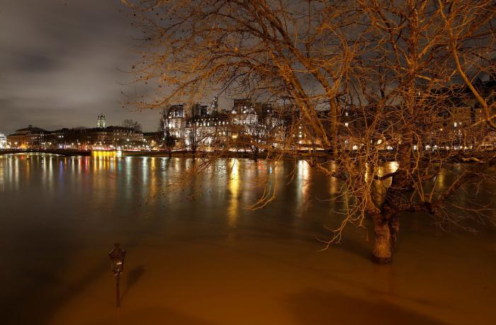 El Sena, desbordado en París