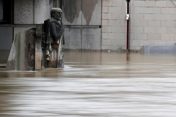 El Sena, desbordado en París