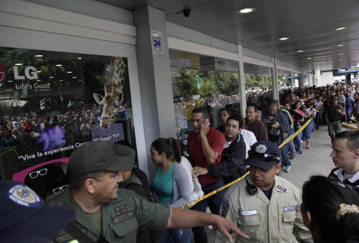 Felipe González se refiere a Podemos como "los monaguillos" del chavismo