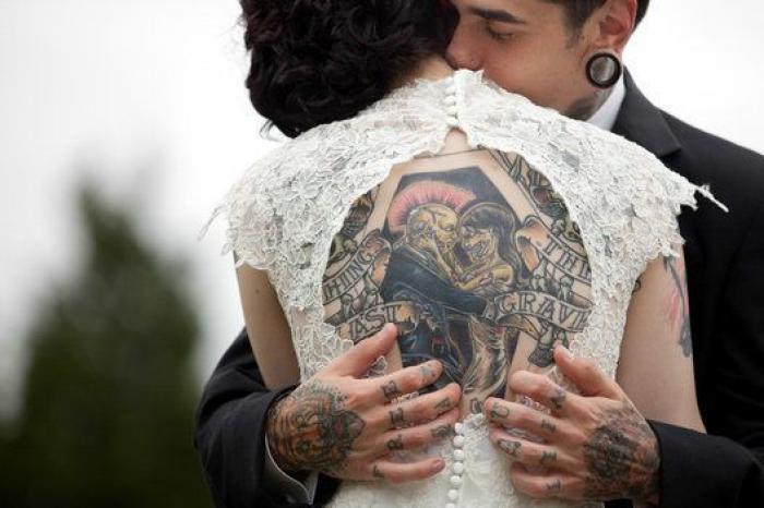 19 novias que supieron sacar partido a sus tatuajes el día de su boda (FOTOS)
