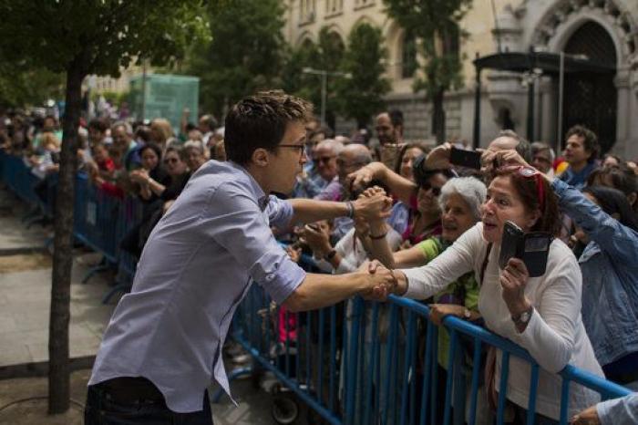 La nueva España multicolor se estrena en los ayuntamientos