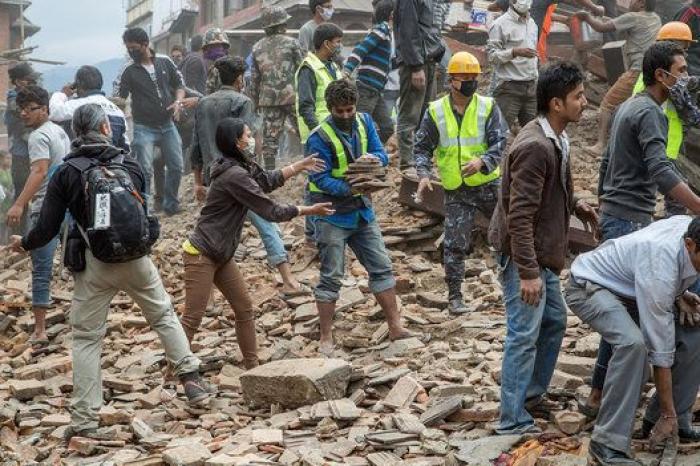 Omar Havana, el único fotógrafo español residente en Nepal, alerta ante el olvido tras el terremoto