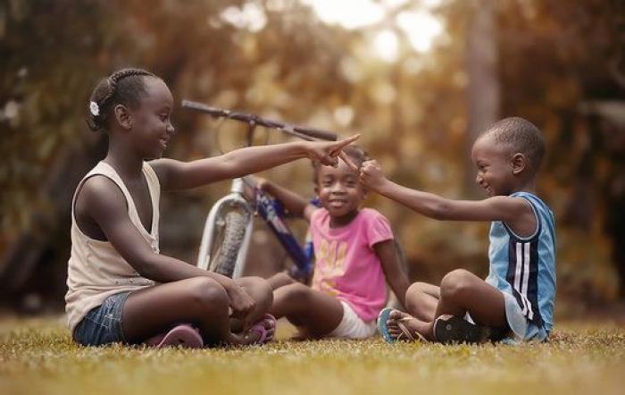 El fotógrafo jamaicano que retrata lo que los niños pueden enseñarnos sobre la vida (FOTOS)