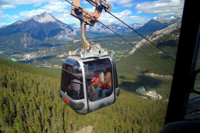 Tres arrestados por la caída del teleférico que causó 14 muertos en Italia
