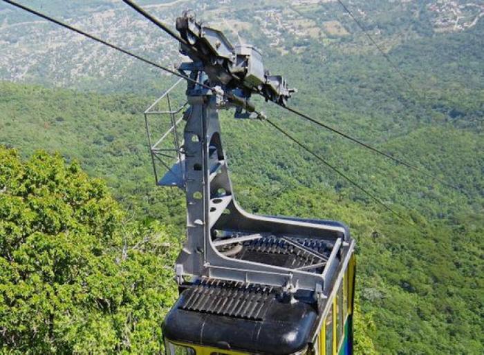 Tres arrestados por la caída del teleférico que causó 14 muertos en Italia