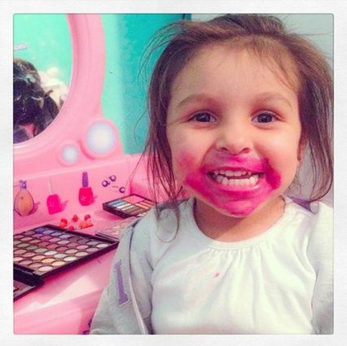 Esto es lo que pasa cuando los niños descubren el maquillaje