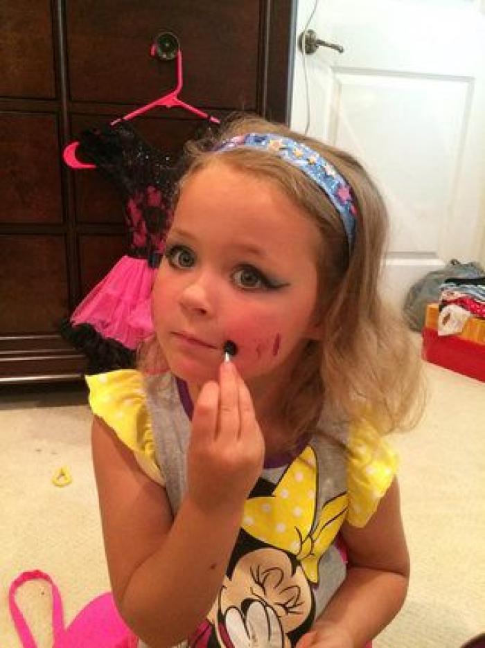 Esto es lo que pasa cuando los niños descubren el maquillaje