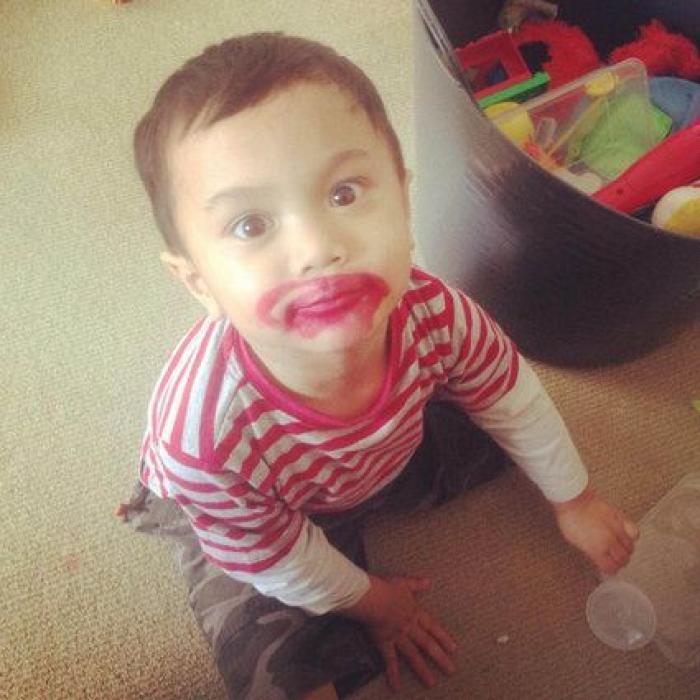 Esto es lo que pasa cuando los niños descubren el maquillaje