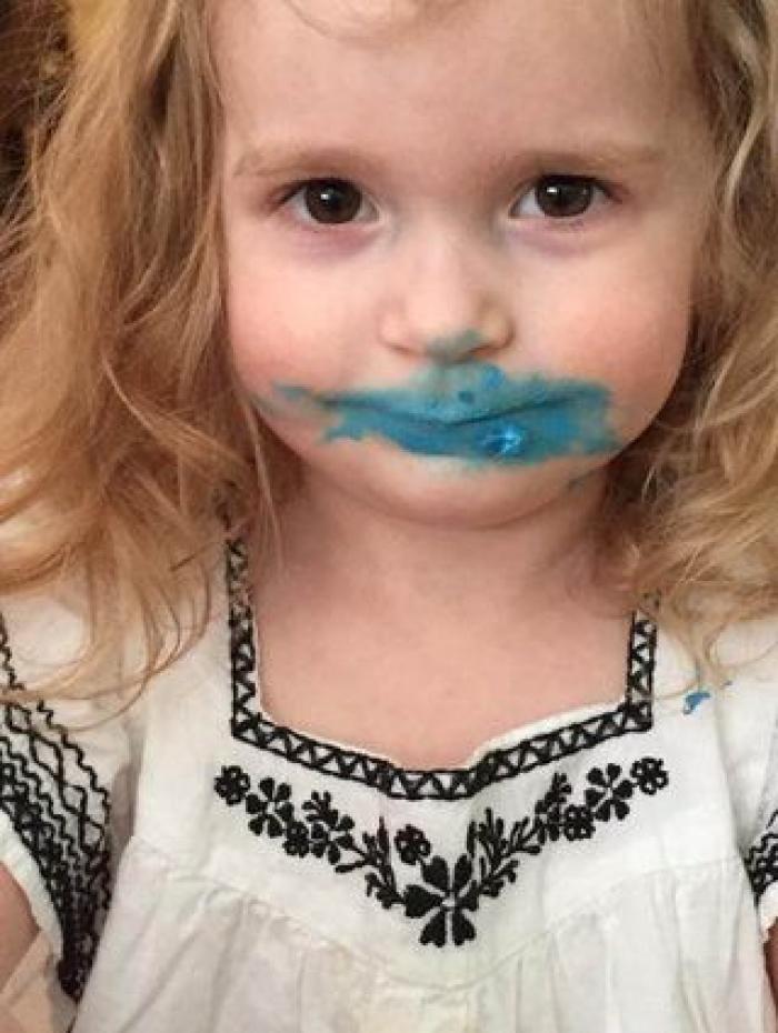 Esto es lo que pasa cuando los niños descubren el maquillaje