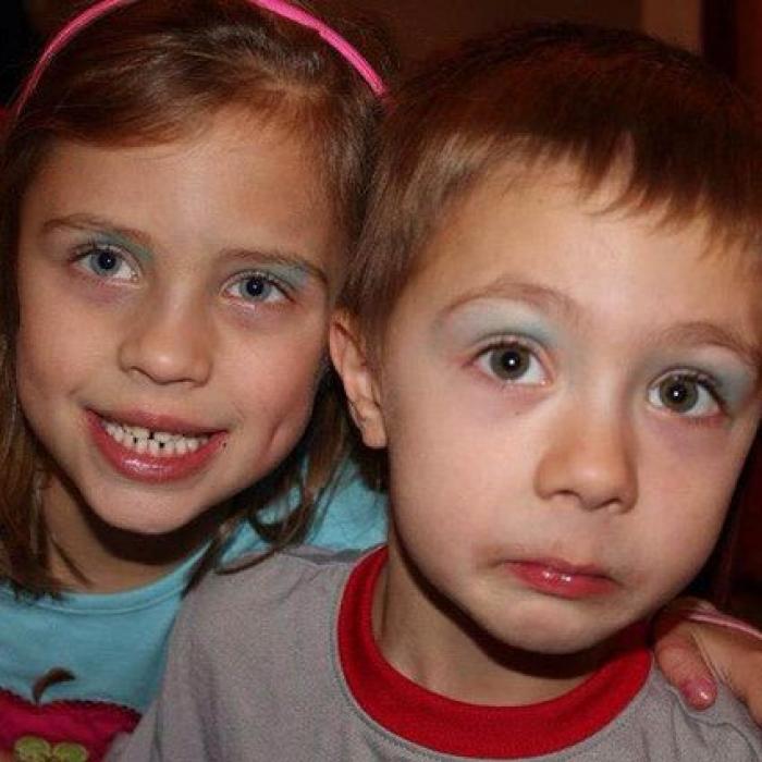 Esto es lo que pasa cuando los niños descubren el maquillaje