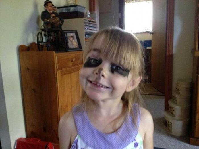 Esto es lo que pasa cuando los niños descubren el maquillaje
