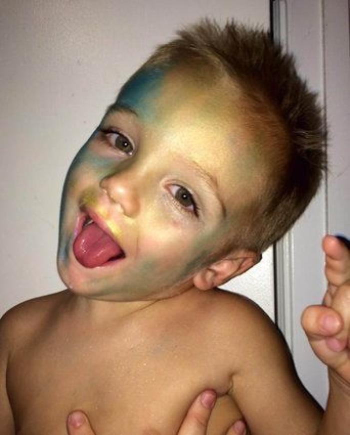 Esto es lo que pasa cuando los niños descubren el maquillaje