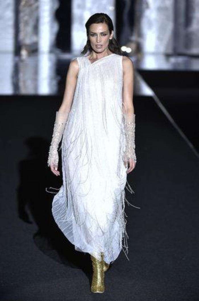 Duyos celebra 20 años en la moda con diez tops "amigas e iconos" y se alza como mejor colección