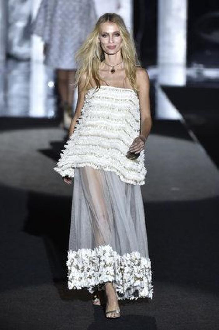 Duyos celebra 20 años en la moda con diez tops "amigas e iconos" y se alza como mejor colección