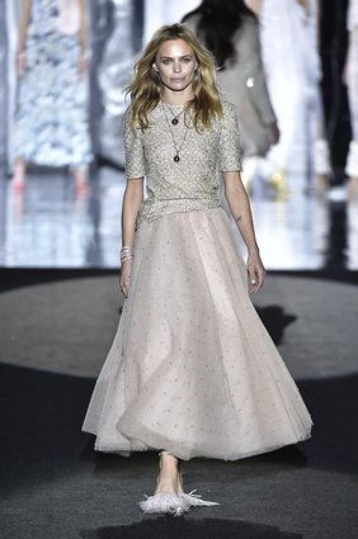 Duyos celebra 20 años en la moda con diez tops "amigas e iconos" y se alza como mejor colección