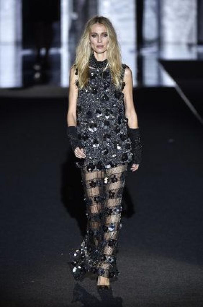 Duyos celebra 20 años en la moda con diez tops "amigas e iconos" y se alza como mejor colección