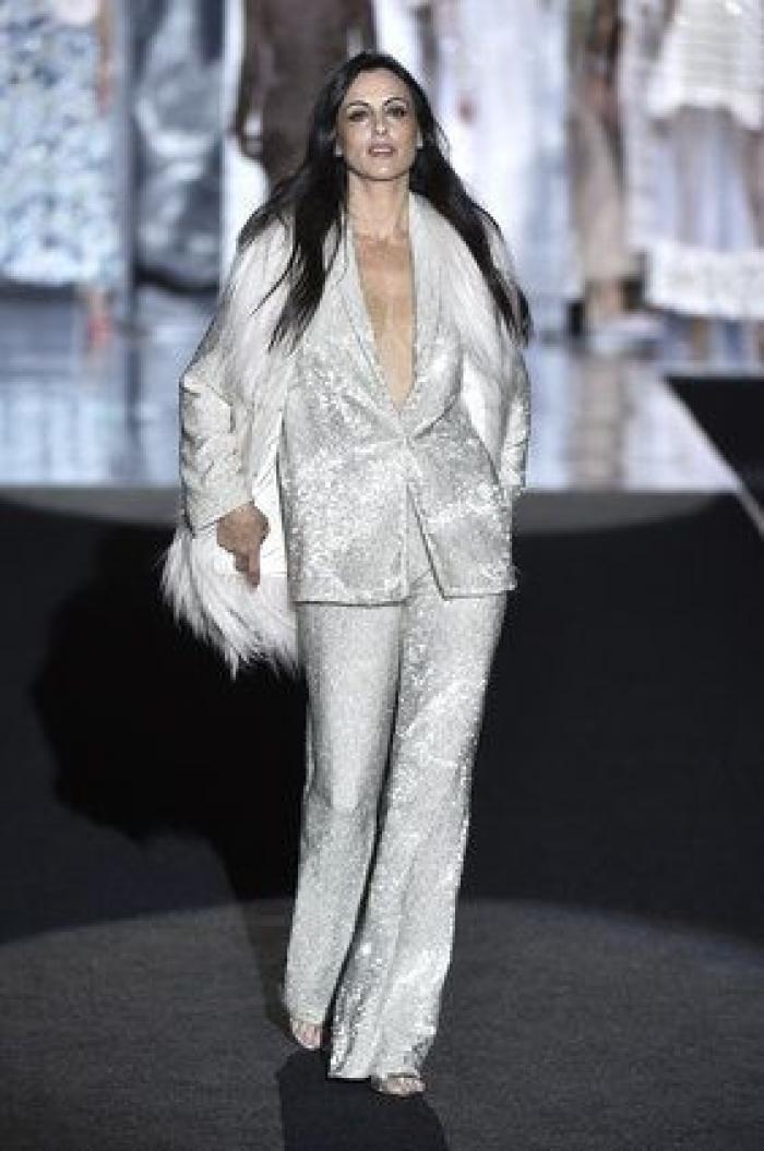 Duyos celebra 20 años en la moda con diez tops "amigas e iconos" y se alza como mejor colección