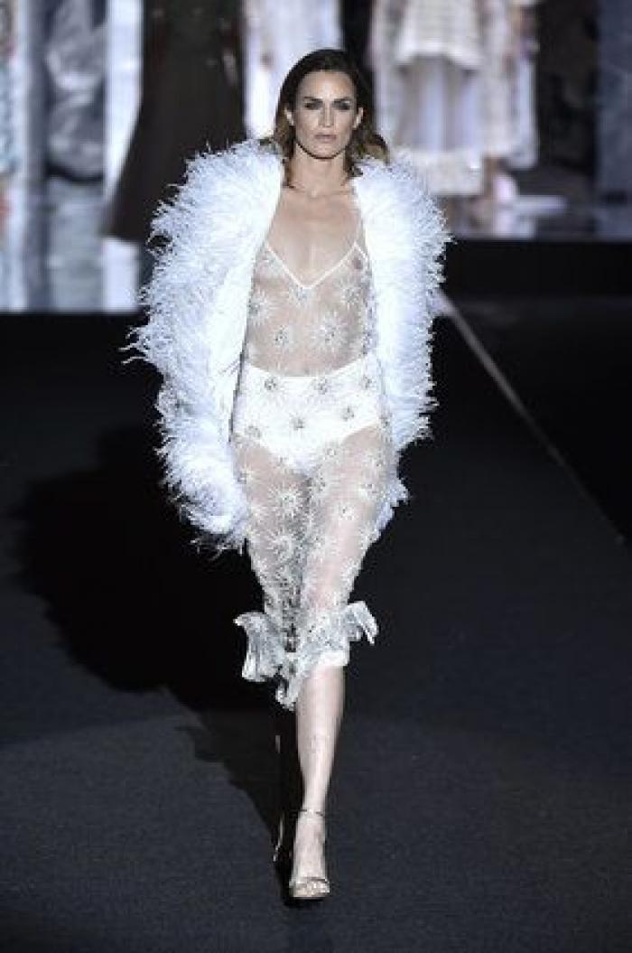 Duyos celebra 20 años en la moda con diez tops "amigas e iconos" y se alza como mejor colección