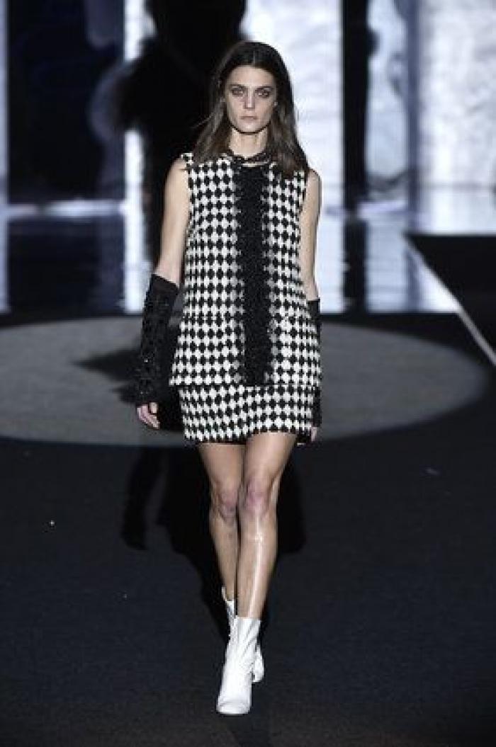 Duyos celebra 20 años en la moda con diez tops "amigas e iconos" y se alza como mejor colección