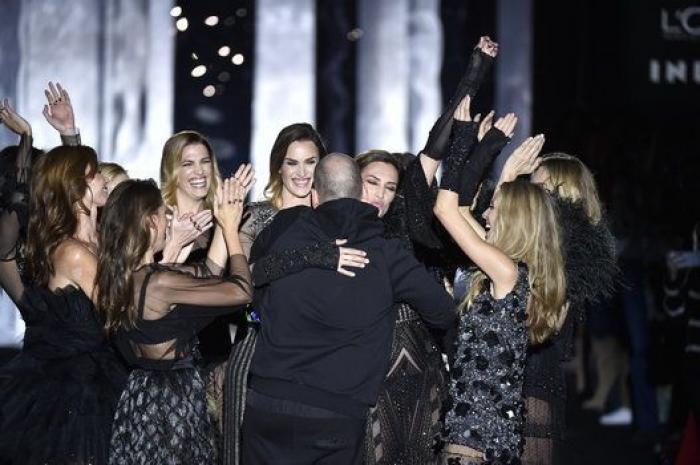 Duyos celebra 20 años en la moda con diez tops "amigas e iconos" y se alza como mejor colección