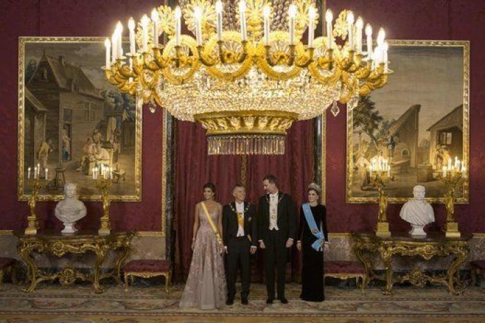 La reina Letizia corrige a Mauricio Macri en pleno brindis institucional