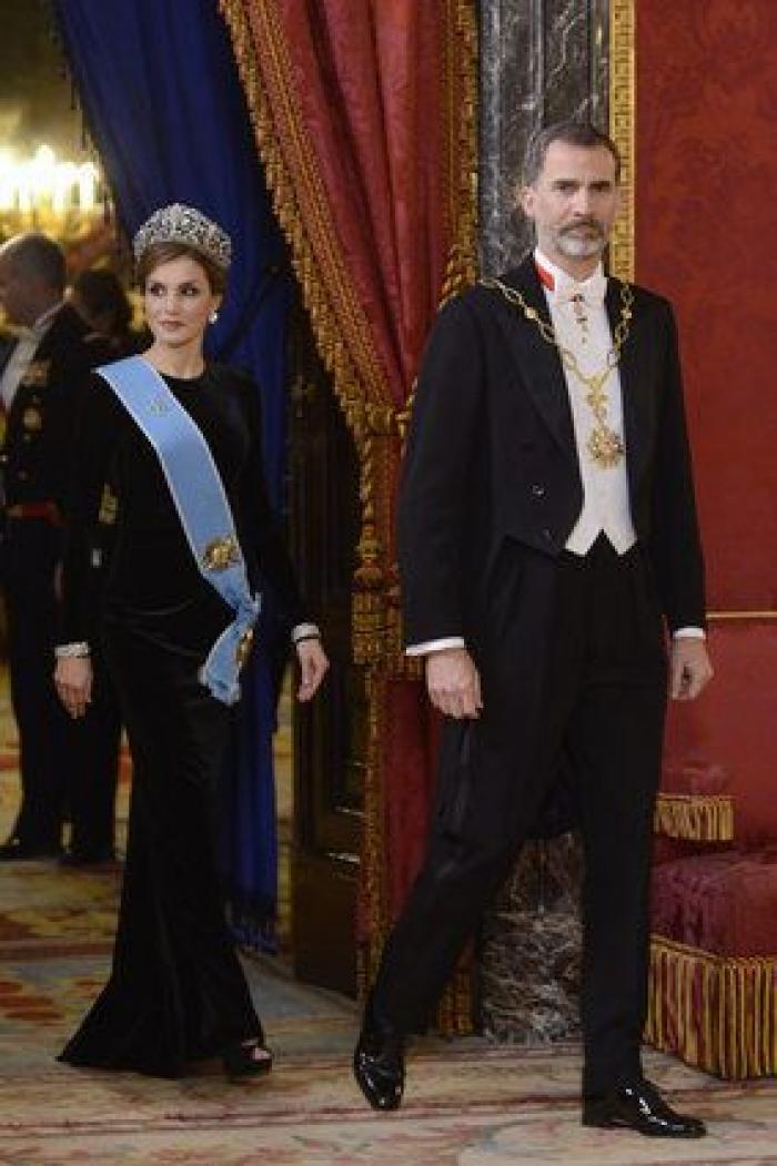 La reina Letizia corrige a Mauricio Macri en pleno brindis institucional