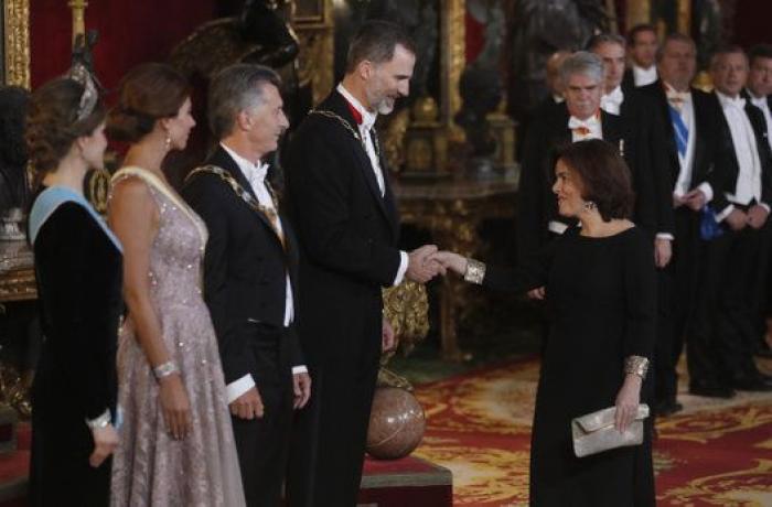 La reina Letizia corrige a Mauricio Macri en pleno brindis institucional