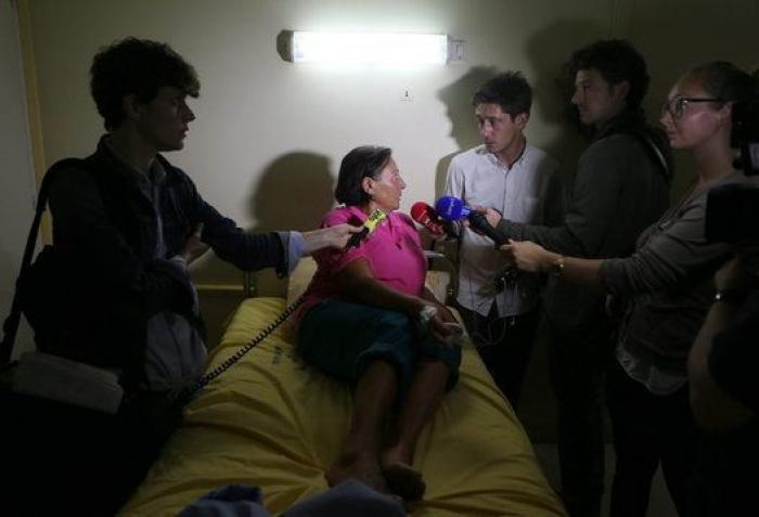 Cerca de 2.500 turistas abandonan a la carrera Túnez tras el atentado (FOTOS)