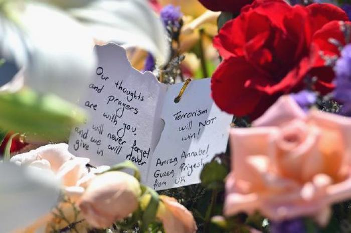 Cerca de 2.500 turistas abandonan a la carrera Túnez tras el atentado (FOTOS)