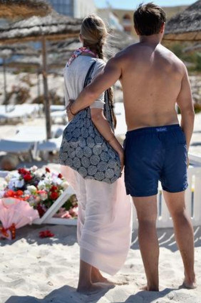 Cerca de 2.500 turistas abandonan a la carrera Túnez tras el atentado (FOTOS)