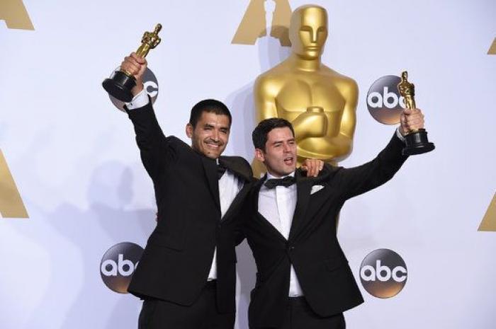 Caras largas ante la premiada a Mejor diseño de vestuario por 'Mad Max' (VÍDEO)