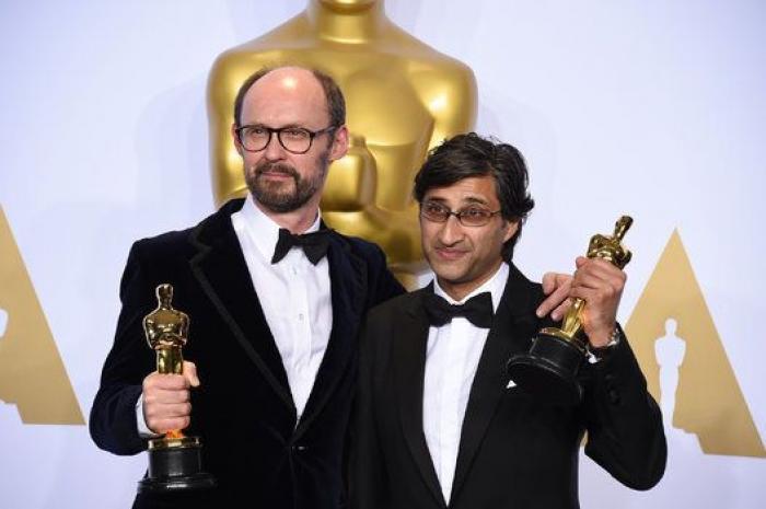 Caras largas ante la premiada a Mejor diseño de vestuario por 'Mad Max' (VÍDEO)