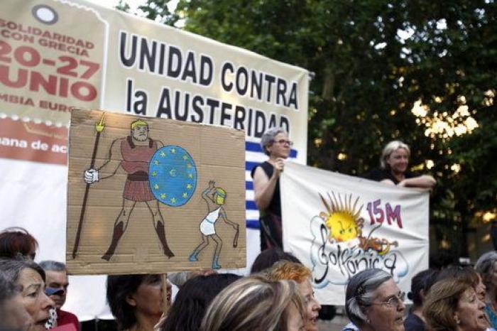 Grecia vive su primer día de corralito en una semana crucial para su futuro