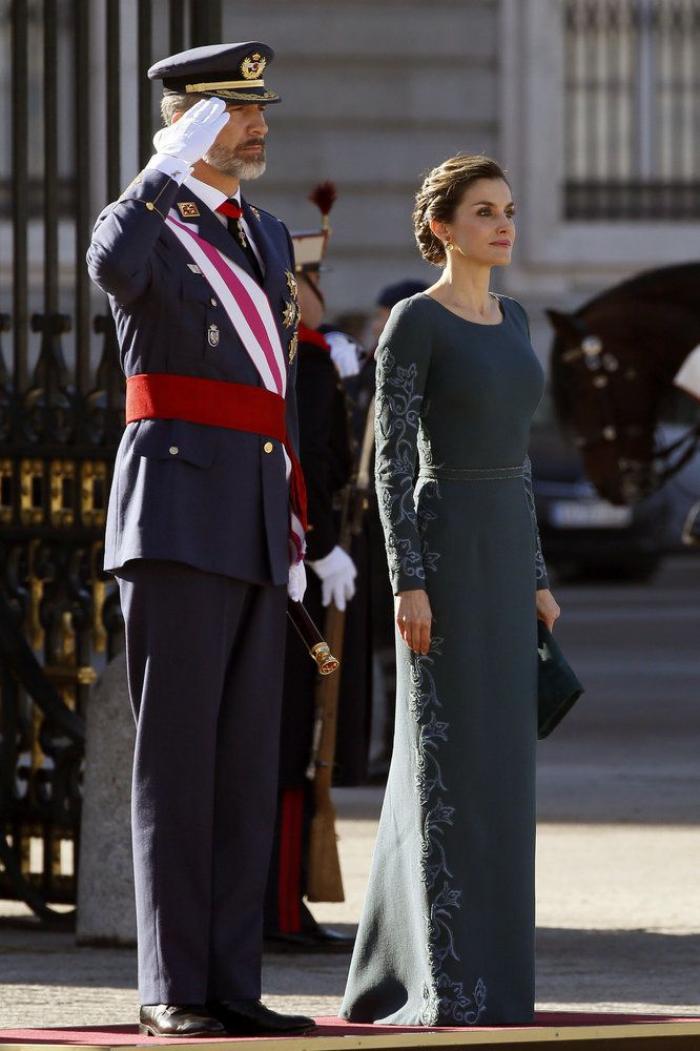 La reina Letizia recicla una falda de hace 13 años