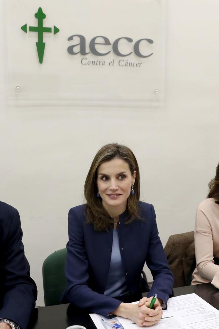 La reina Letizia recicla una falda de hace 13 años